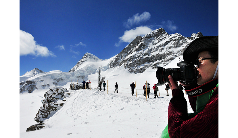 瑞士雪山少女峰，莽莽高山，皚皚白雪，用鏡頭定格每一寸純凈之地。