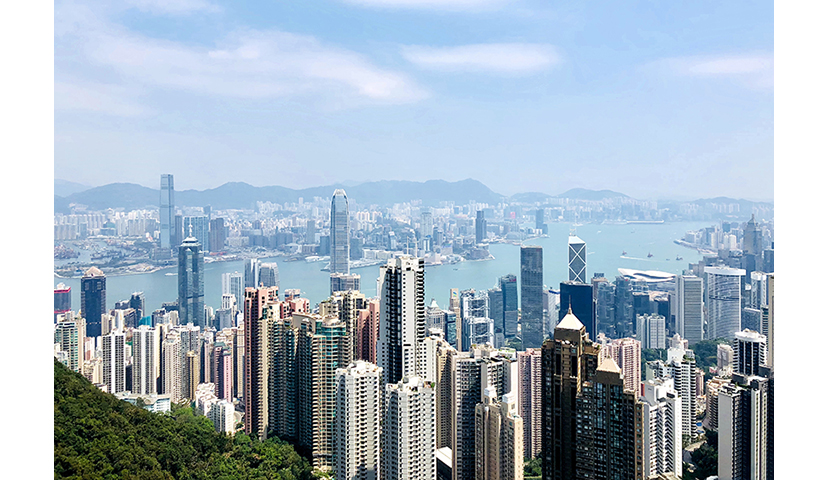 在太平山頂，香港全貌盡收眼底。